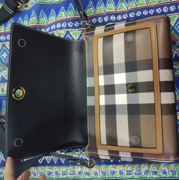 BURBERRY Note Check Bag - Picture 5 of 9